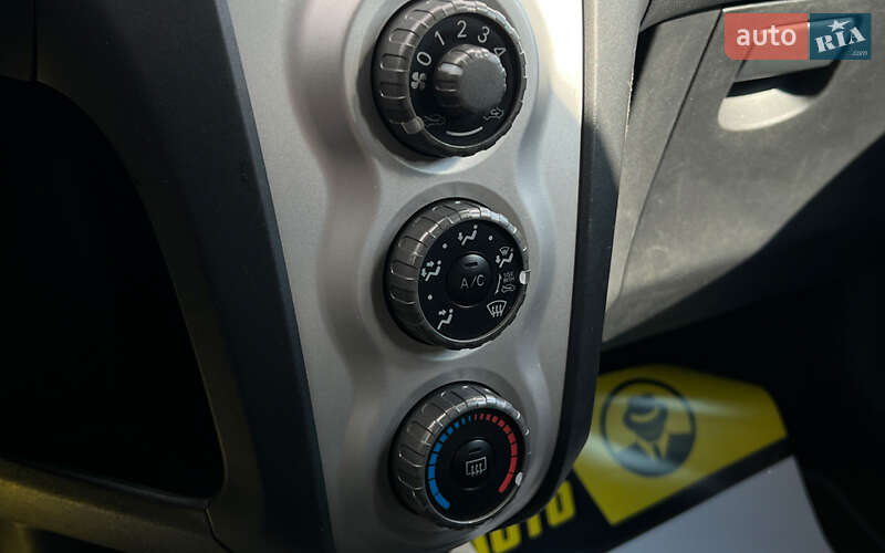 Хетчбек Toyota Yaris 2006 в Львові