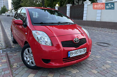 Хэтчбек Toyota Yaris 2007 в 