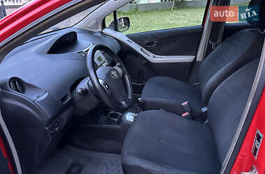 Хэтчбек Toyota Yaris 2007 в 