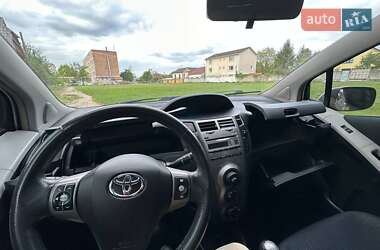 Хетчбек Toyota Yaris 2010 в 