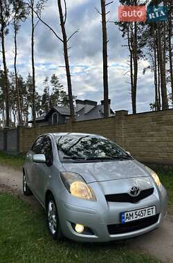 Хетчбек Toyota Yaris 2010 в 