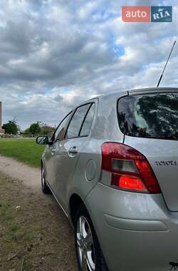 Хетчбек Toyota Yaris 2010 в 