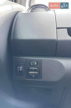 Хетчбек Toyota Yaris 2010 в 