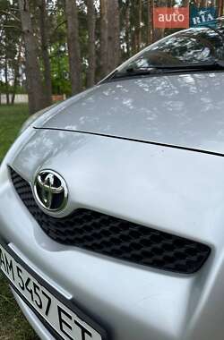 Хетчбек Toyota Yaris 2010 в 