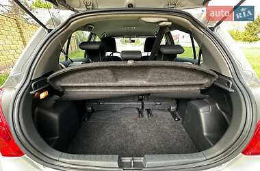 Хетчбек Toyota Yaris 2010 в 