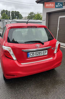 Хэтчбек Toyota Yaris 2012 в 