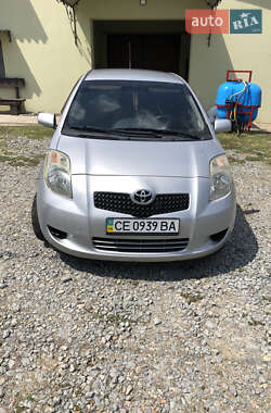 Хэтчбек Toyota Yaris 2007 в 