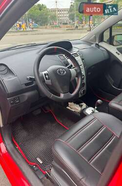 Хетчбек Toyota Yaris 2008 в 