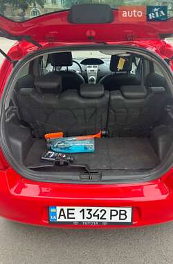 Хетчбек Toyota Yaris 2008 в 