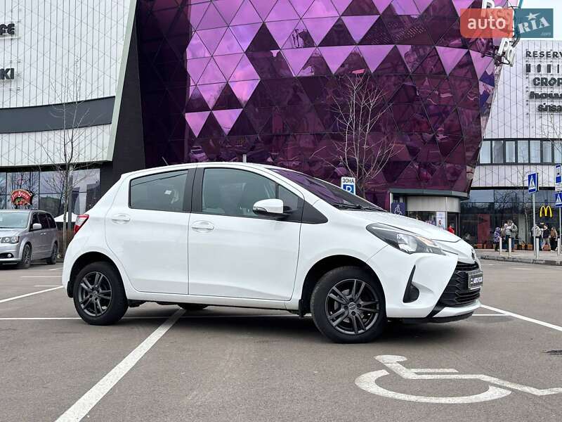 Хэтчбек Toyota Yaris 2019 в 