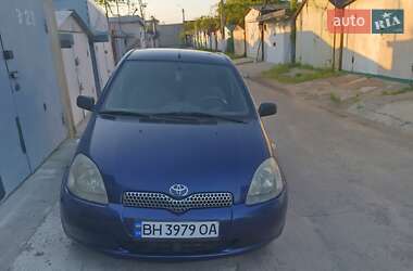 Хетчбек Toyota Yaris 2001 в 