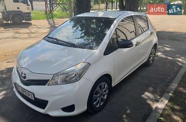 Хетчбек Toyota Yaris 2013 в Дніпрі