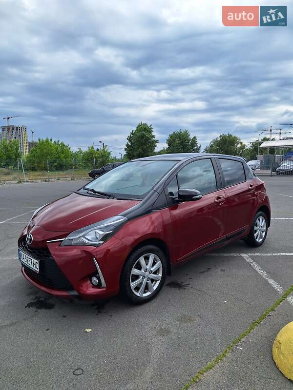 Хэтчбек Toyota Yaris 2018 в 