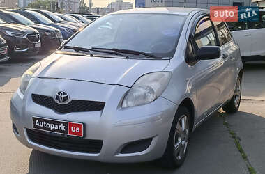 Хетчбек Toyota Yaris 2009 в 