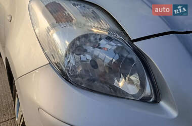 Хетчбек Toyota Yaris 2009 в 