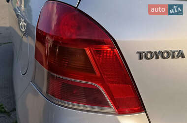 Хетчбек Toyota Yaris 2009 в 