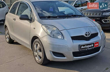 Хетчбек Toyota Yaris 2009 в 