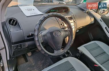 Хетчбек Toyota Yaris 2009 в 