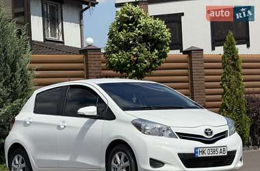 Хэтчбек Toyota Yaris 2013 в 