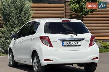 Хэтчбек Toyota Yaris 2013 в 