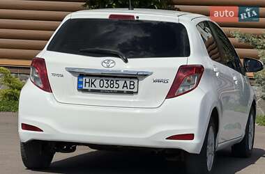 Хэтчбек Toyota Yaris 2013 в 