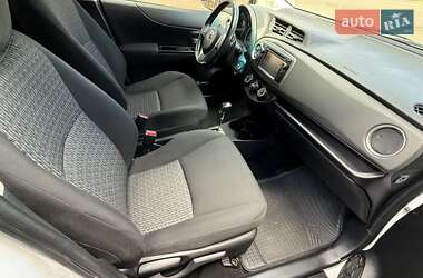 Хэтчбек Toyota Yaris 2013 в 