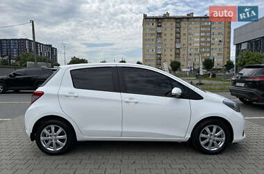 Хэтчбек Toyota Yaris 2013 в 
