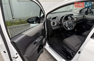 Хэтчбек Toyota Yaris 2013 в 