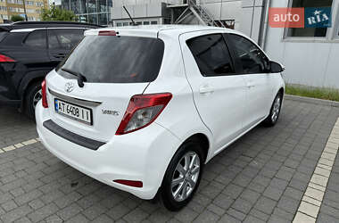 Хэтчбек Toyota Yaris 2013 в 