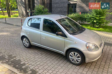 Хетчбек Toyota Yaris 2001 в 