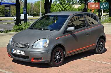 Хетчбек Toyota Yaris 2004 в 