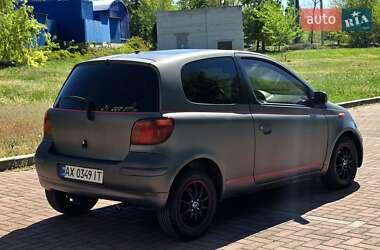 Хетчбек Toyota Yaris 2004 в 