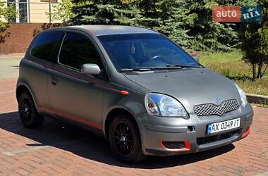 Хетчбек Toyota Yaris 2004 в 
