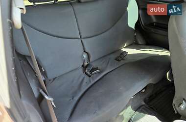 Хетчбек Toyota Yaris 2004 в 