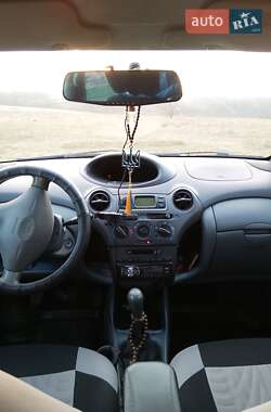 Хэтчбек Toyota Yaris 2000 в Зенькове