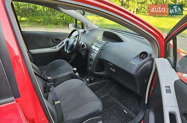 Хетчбек Toyota Yaris 2009 в 