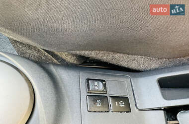 Хэтчбек Toyota Yaris 2011 в 