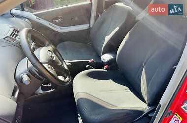 Хэтчбек Toyota Yaris 2011 в 