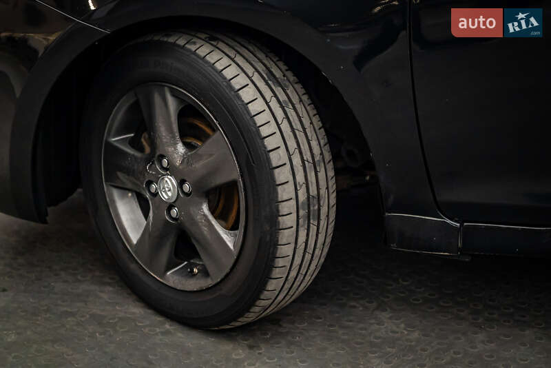 Седан Toyota Yaris 2007 в Києві