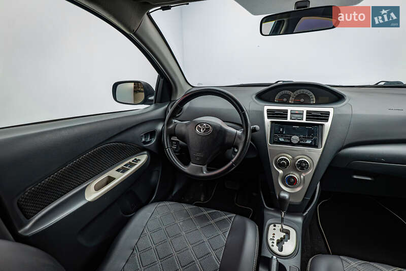 Седан Toyota Yaris 2007 в Києві