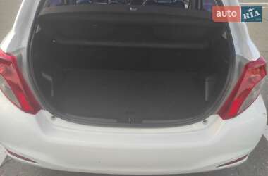 Хэтчбек Toyota Yaris 2013 в 