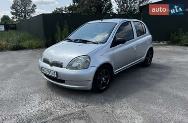 Хэтчбек Toyota Yaris 2001 в 