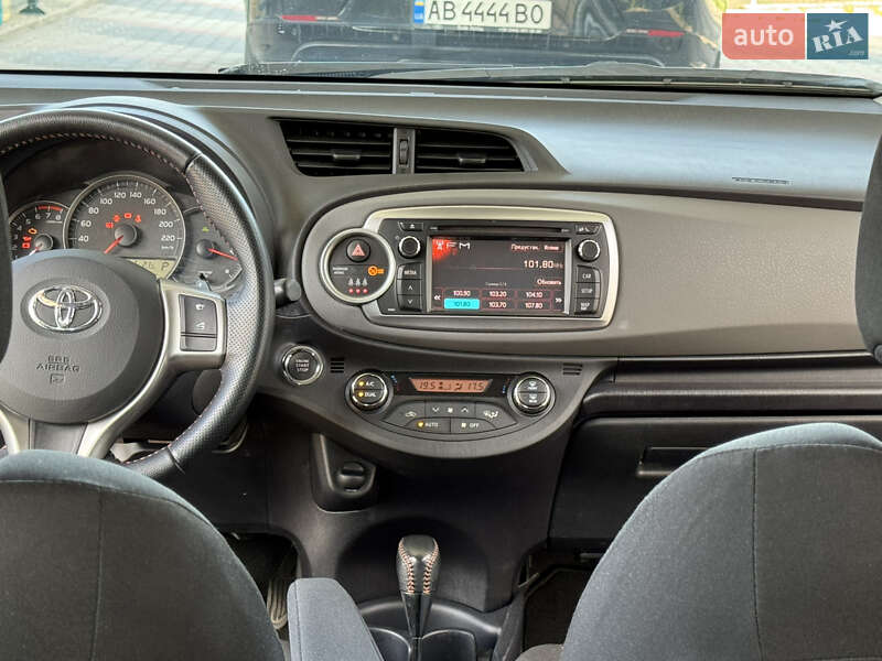 Хетчбек Toyota Yaris 2012 в Вінниці