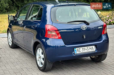 Хэтчбек Toyota Yaris 2007 в 