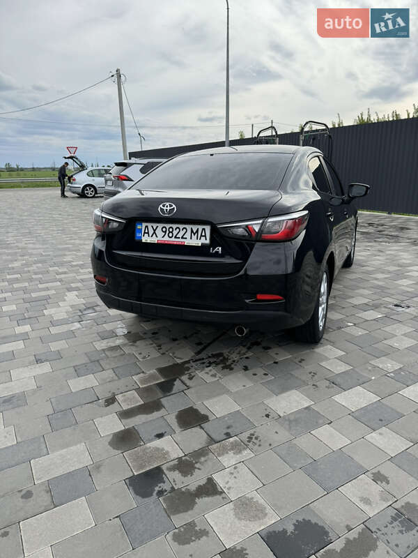 Седан Toyota Yaris 2017 в Полтаве