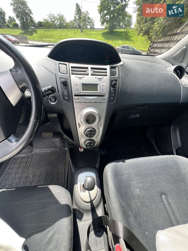 Хетчбек Toyota Yaris 2007 в Львові