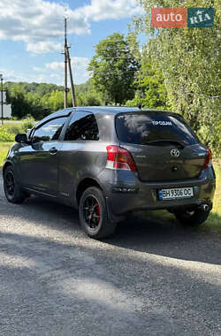 Хетчбек Toyota Yaris 2009 в 