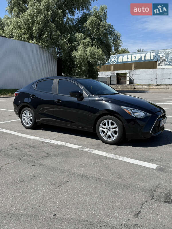Седан Toyota Yaris 2017 в Полтаве
