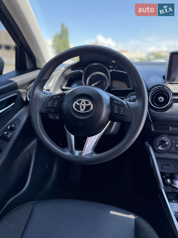 Седан Toyota Yaris 2017 в Полтаве