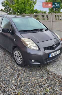 Хэтчбек Toyota Yaris 2011 в Андрушевке